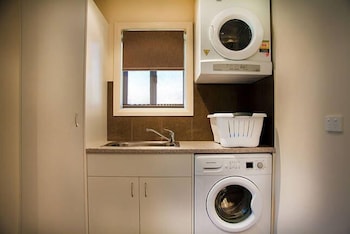 4 Anderson - In The Heart Of Bright - Geraldton Accommodation 6