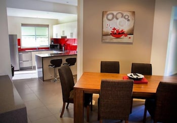 4 Anderson - In The Heart Of Bright - Geraldton Accommodation 4