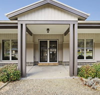 Collins Retreat - 4 Bedroom home with Pool - Geraldton Accommodation