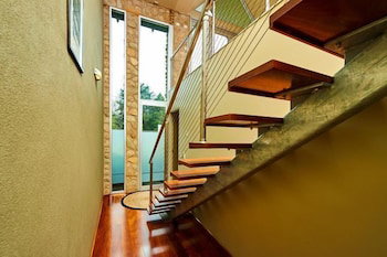 No.6 - Luxury Private Haven In The Heart Of Bright - Geraldton Accommodation 1