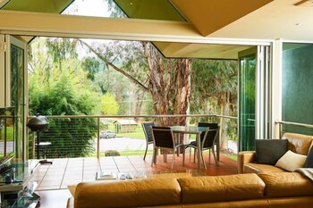 No.6 - Luxury Private Haven In The Heart Of Bright - Geraldton Accommodation 2