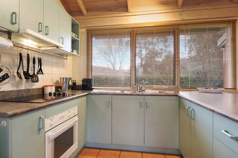 R & R In Bright - Short Walk To Town - Geraldton Accommodation 1