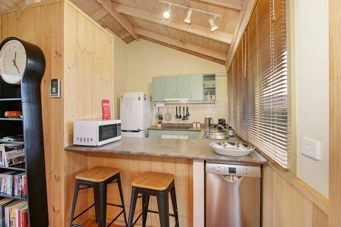 R & R In Bright - Short Walk To Town - Geraldton Accommodation 2