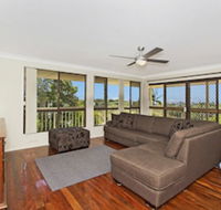 KINGSCLIFF HOLIDAY HOME on the HILL SYDS VIEW - Geraldton Accommodation