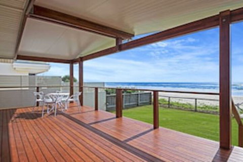 Palm Beach Absolute Beach Front Holiday Home - Geraldton Accommodation 0