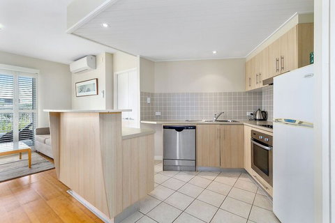 RESORT On The BEACH 6126 27 - Geraldton Accommodation 3