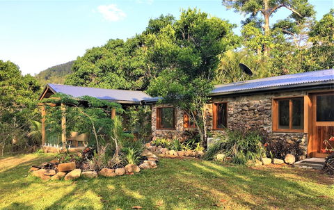 Palm Grove Rainforest Retreat - Geraldton Accommodation 1