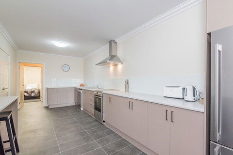 Thompson Avenue Apartments No.1 - Geraldton Accommodation 3