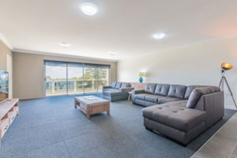 Thompson Avenue Apartments No.1 - Geraldton Accommodation 0