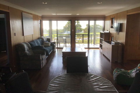DRIFTWOOD - Geraldton Accommodation 4