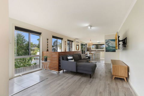 Lake House - Geraldton Accommodation 3