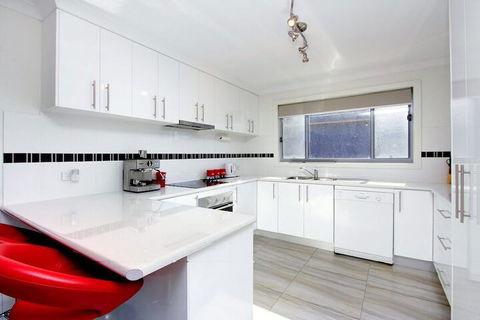 47 Anderson With Pool In Cowes - Geraldton Accommodation 2