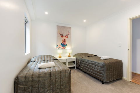 Balmain Modern Apartments - Geraldton Accommodation 0