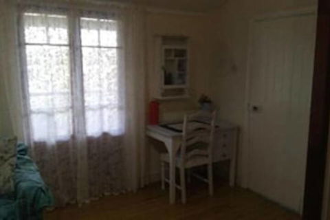 Boonah Cottage - Geraldton Accommodation 3