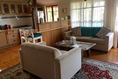 Boonah Cottage - Geraldton Accommodation 0