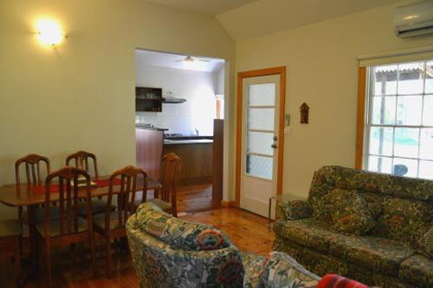 Tre Vista Lane Retreat - Geraldton Accommodation 1