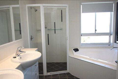 Deep Blue 14 - Geraldton Accommodation 5
