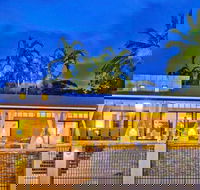 Oceans Edge Beach House At Oak Beach - Geraldton Accommodation