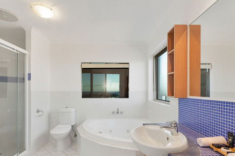 EXCLUSIVE OCEAN VIEW PENTHOUSE On MARINE PARADE - Geraldton Accommodation 5