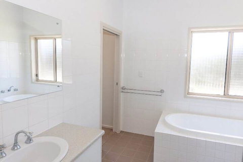 Golfers Paradise 52 Huntingdale Drive - Geraldton Accommodation 6