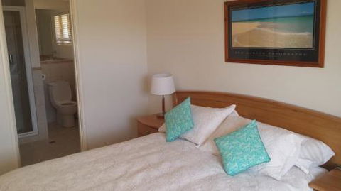 Alexander Drive B & B - Geraldton Accommodation 3