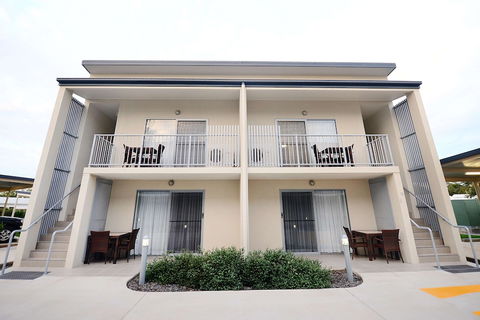 Oaks Middlemount Suites - Geraldton Accommodation 1