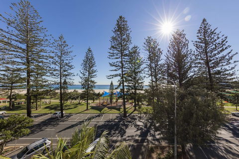 Oaks Gold Coast Calypso Plaza Suites - Geraldton Accommodation 4