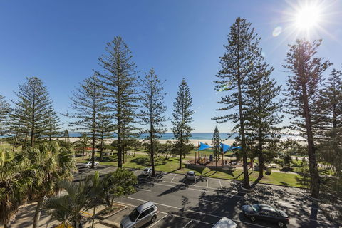 Oaks Gold Coast Calypso Plaza Suites - Geraldton Accommodation 1