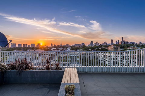 Oaks Melbourne South Yarra Suites - Geraldton Accommodation 0