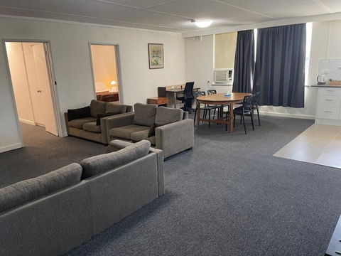 Parkside Inn Motel - Geraldton Accommodation 2