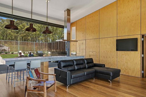 The Longhouse Suite 2 - Geraldton Accommodation 7