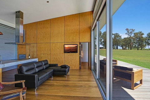 The Longhouse Suite 2 - Geraldton Accommodation 6