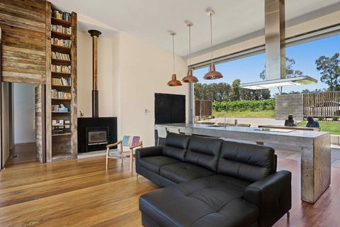 The Longhouse Suite 2 - Geraldton Accommodation 5