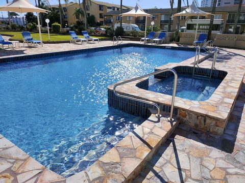 Southern Cross Beachfront Holiday Apartments - Geraldton Accommodation 1