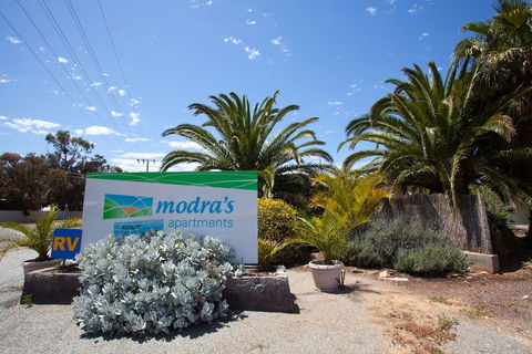 Modra's Apartments - Geraldton Accommodation 1