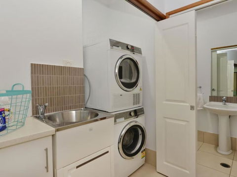 8 At Sands - Geraldton Accommodation 2