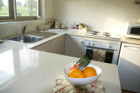 Little Lake Cottage - Geraldton Accommodation 5