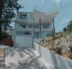 Spectacular Bilgola Beachhouse - Geraldton Accommodation