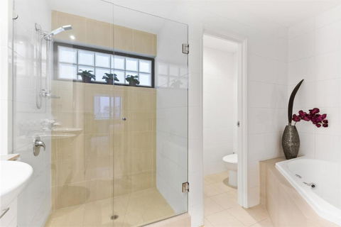 The Executive Penthouse - Geraldton Accommodation 2