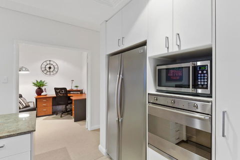 The Executive Penthouse - Geraldton Accommodation 7