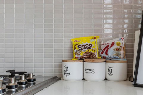 LIGHT AIRY SPACIOUS QUEENS ROAD APARTMENT - Geraldton Accommodation 5