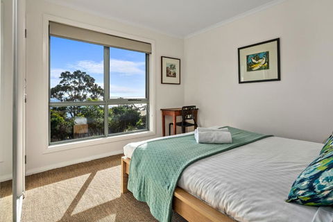 GRANITE BEACH HOUSE At Bay Of Fires - Geraldton Accommodation 3