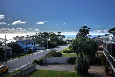 GRANITE BEACH HOUSE At Bay Of Fires - Geraldton Accommodation 2