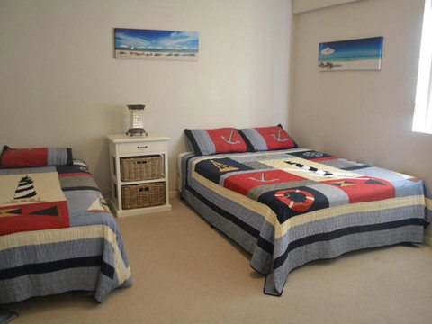 Beachside 4 With Airconditioning & Spa Bath - Geraldton Accommodation 3
