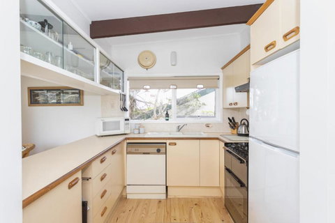 Mollymooks Tee To Sea 19 Buchan Street - Geraldton Accommodation 4