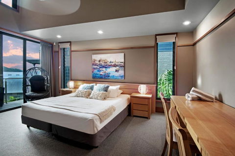 Yacht Club Villa 33 Serenity 4 Bedroom 4 Bathroom House Ocean Views 2 Buggies - Geraldton Accommodation 1