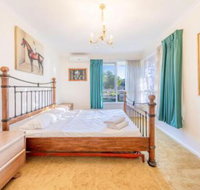 Doncaster Beautiful 4 Bedder walking to Westfield