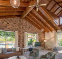 Luxurious Home on 5 Acres Close to CBD Sleeps 18 - Geraldton Accommodation