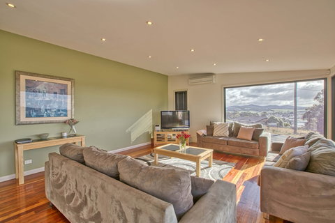 Georges Bay Luxury - Geraldton Accommodation 4