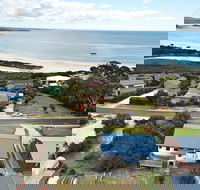 Lazy Wave Beach House - Geraldton Accommodation